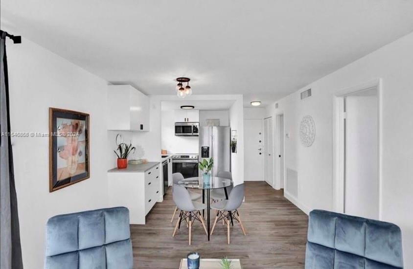 1990 Marseille Dr 507, Miami Beach, Florida 33141, 1 Bedroom Bedrooms, ,1 BathroomBathrooms,Residential,For Sale,1990 Marseille Dr 507,A11546858