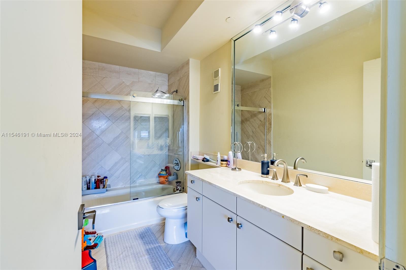 3801 NE 207th St 504, Aventura, Florida 33180, 2 Bedrooms Bedrooms, ,2 BathroomsBathrooms,Residential,For Sale,3801 NE 207th St 504,A11546191