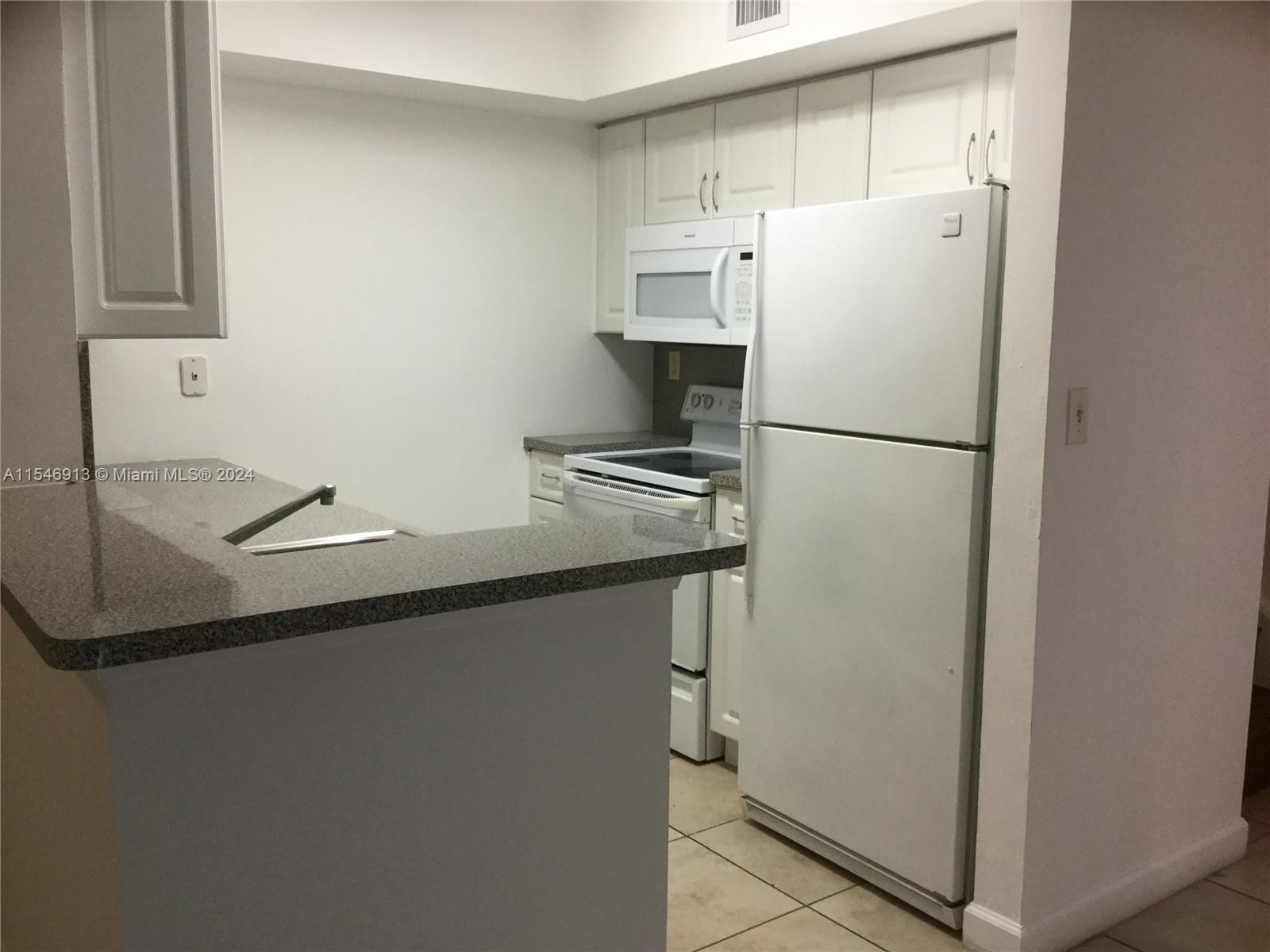 15241 SW 80th St 307, Miami, Florida 33193, 4 Bedrooms Bedrooms, ,2 BathroomsBathrooms,Residentiallease,For Rent,15241 SW 80th St 307,A11546913