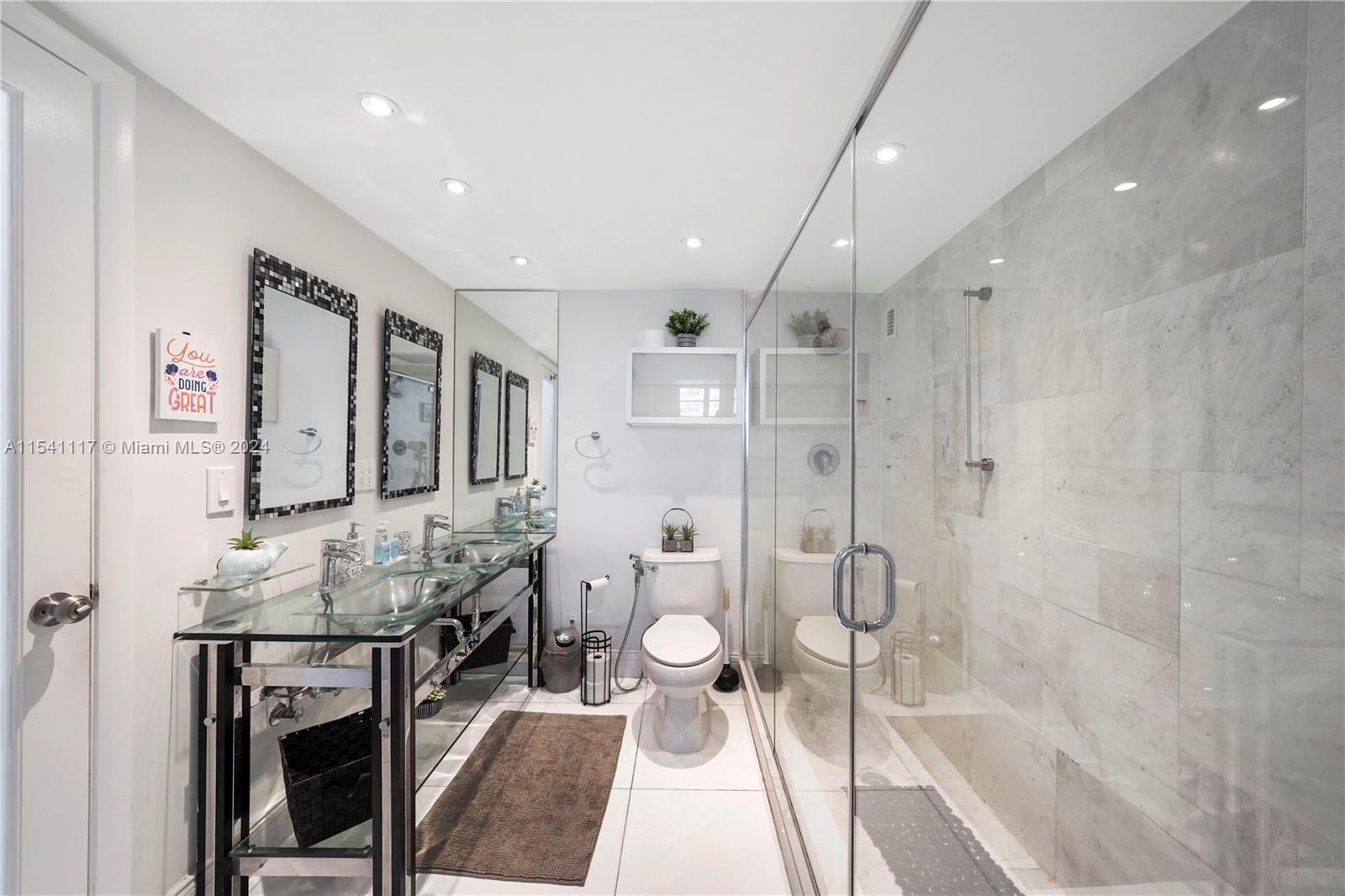 Hollywood, Florida 33019, 1 Bedroom Bedrooms, ,1 BathroomBathrooms,Residential,For Sale,A11541117