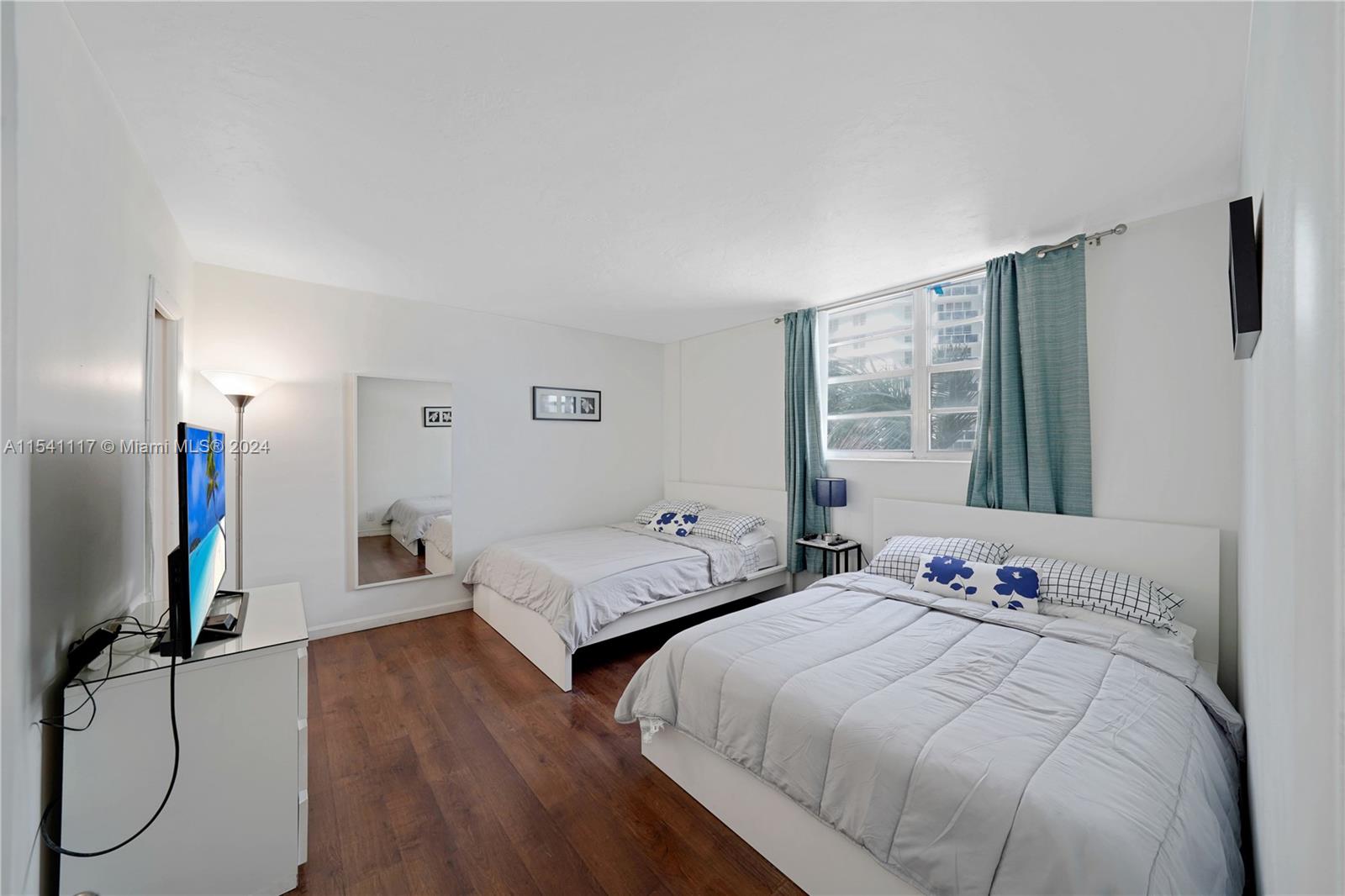 Hollywood, Florida 33019, 1 Bedroom Bedrooms, ,1 BathroomBathrooms,Residential,For Sale,A11541117