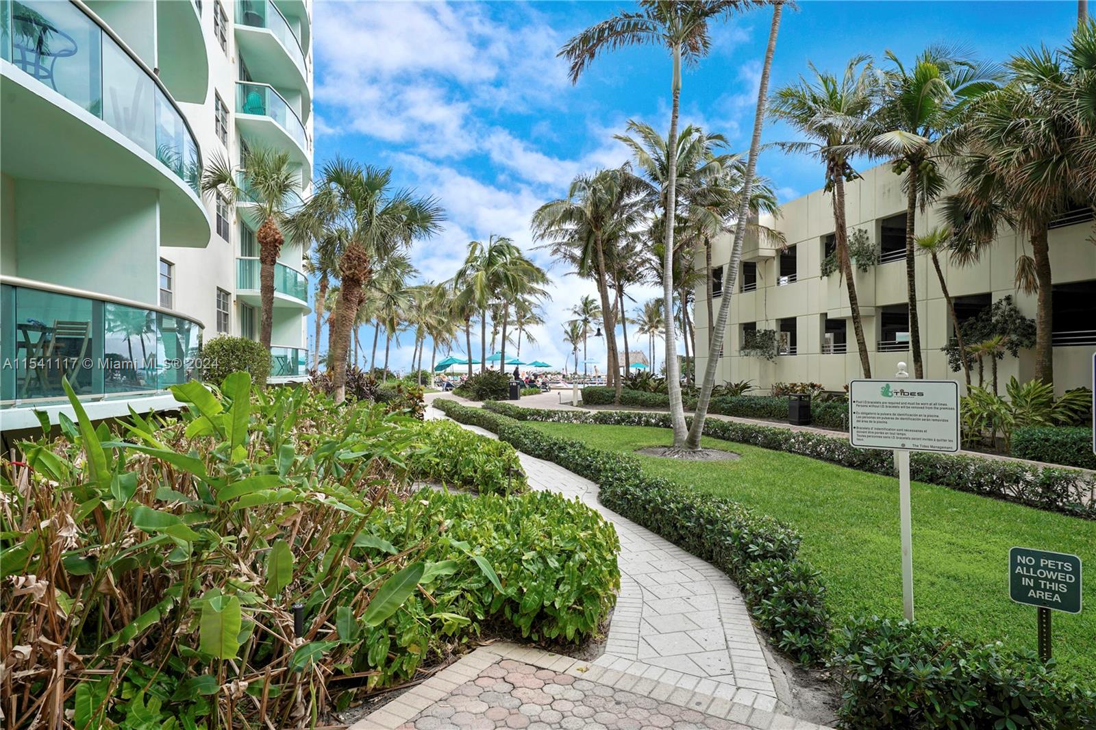 Hollywood, Florida 33019, 1 Bedroom Bedrooms, ,1 BathroomBathrooms,Residential,For Sale,A11541117