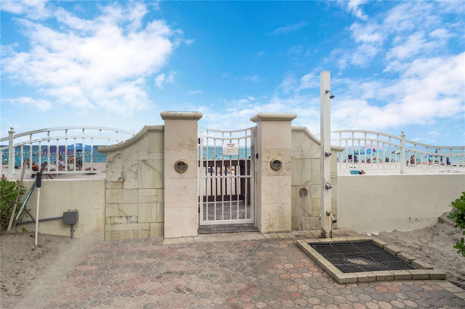 Hollywood, Florida 33019, 1 Bedroom Bedrooms, ,1 BathroomBathrooms,Residential,For Sale,A11541117