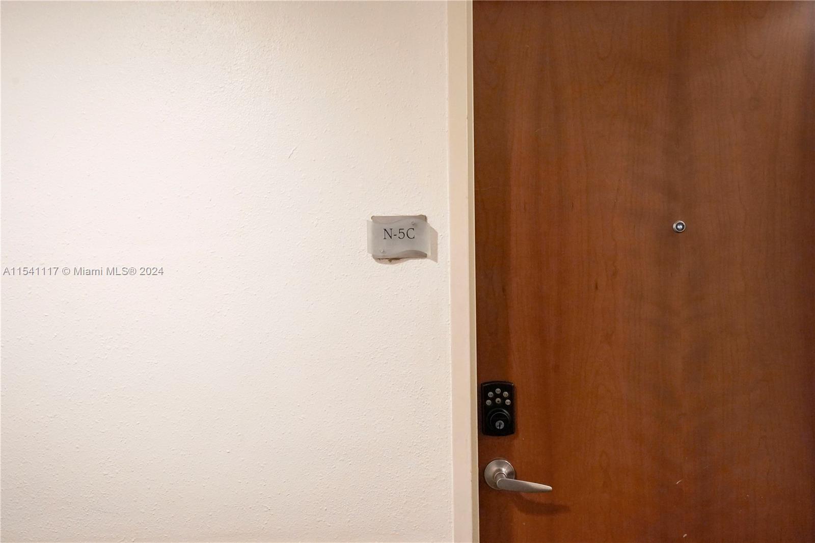 Hollywood, Florida 33019, 1 Bedroom Bedrooms, ,1 BathroomBathrooms,Residential,For Sale,A11541117