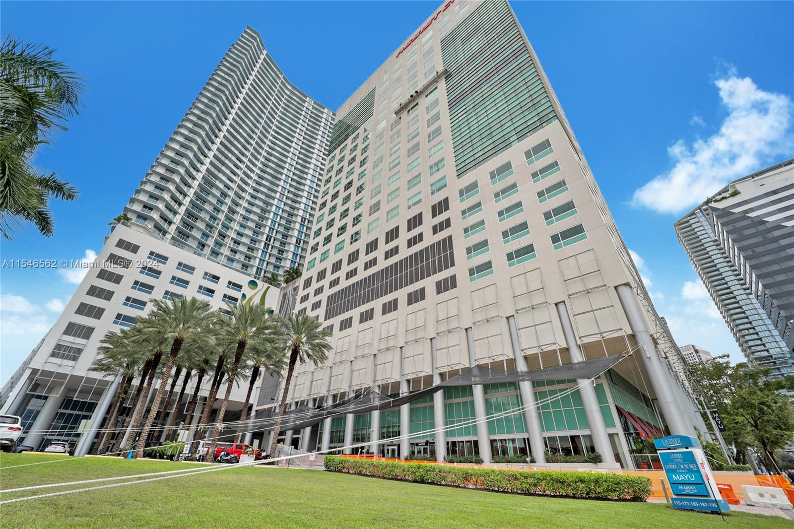 CLASS A OFFICE BUILDING WITH RECEPTION AND 4 OFFICE SPACES,  SPACIOUS OFFICE WITH 1836 SF AT
LATITUDE ONE, COMPLETE WITH GLASS PARTITIONS, CONFERENCE ROOM AREA, RECEPTION, AND
ATTENDED LOBBY. INCLUDES 3 ASSIGNED PARKING SPACES WALKING DISTANCE TO BRICKELL CITY CENTRE.
READY TO MOVE IN.
