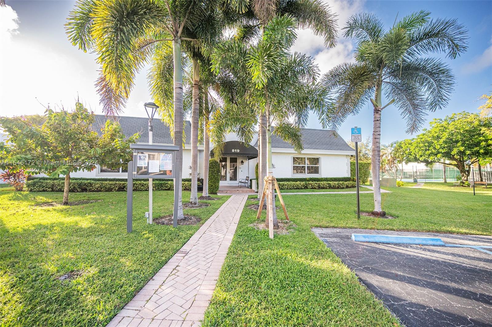 905 NE 27th Ave 905, Hallandale Beach, Florida 33009, 2 Bedrooms Bedrooms, ,2 BathroomsBathrooms,Residential,For Sale,905 NE 27th Ave 905,A11546172