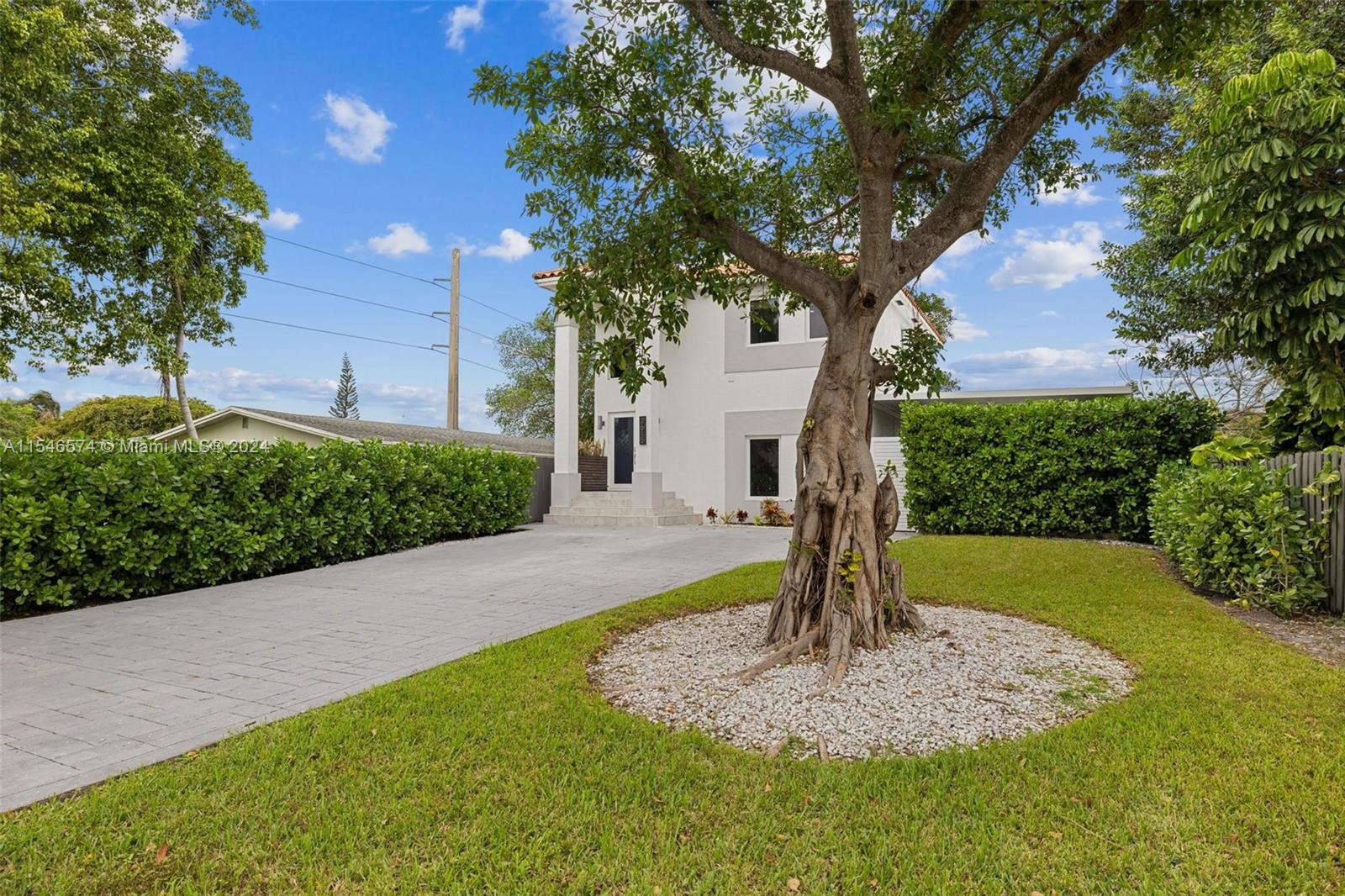 2615 NE 213th St, Miami, Florida 33180, 4 Bedrooms Bedrooms, ,2 BathroomsBathrooms,Residentiallease,For Rent,2615 NE 213th St,A11546574