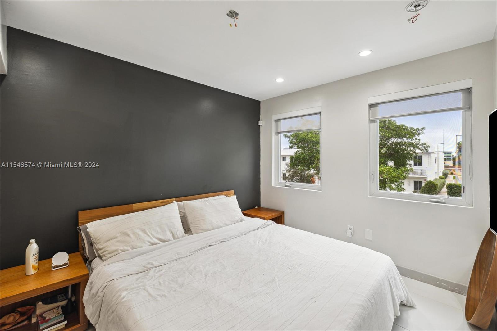 2615 NE 213th St, Miami, Florida 33180, 4 Bedrooms Bedrooms, ,2 BathroomsBathrooms,Residentiallease,For Rent,2615 NE 213th St,A11546574