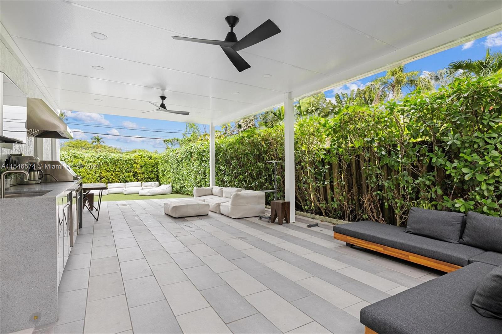 2615 NE 213th St, Miami, Florida 33180, 4 Bedrooms Bedrooms, ,2 BathroomsBathrooms,Residentiallease,For Rent,2615 NE 213th St,A11546574