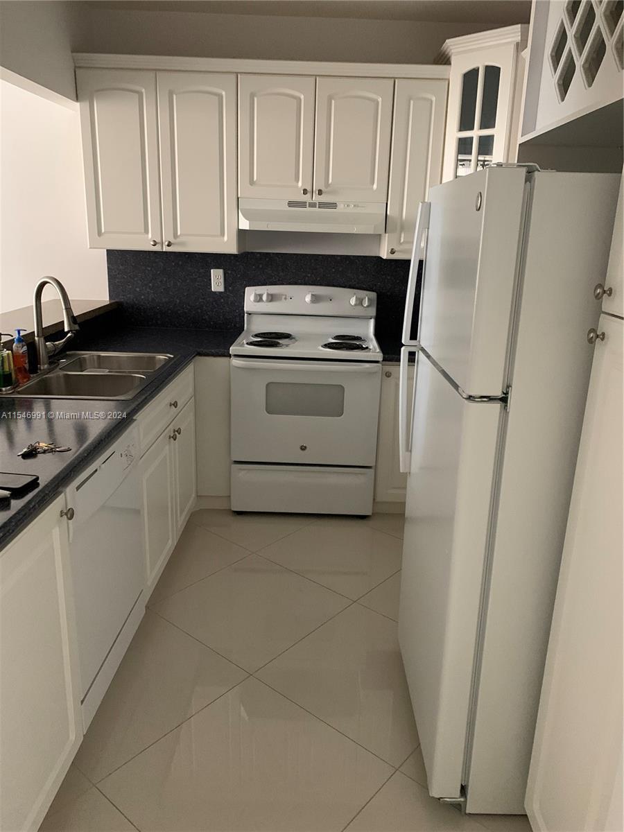 540 Brickell Key Dr 513, Miami, Florida 33131, 1 Bedroom Bedrooms, ,1 BathroomBathrooms,Residentiallease,For Rent,540 Brickell Key Dr 513,A11546991