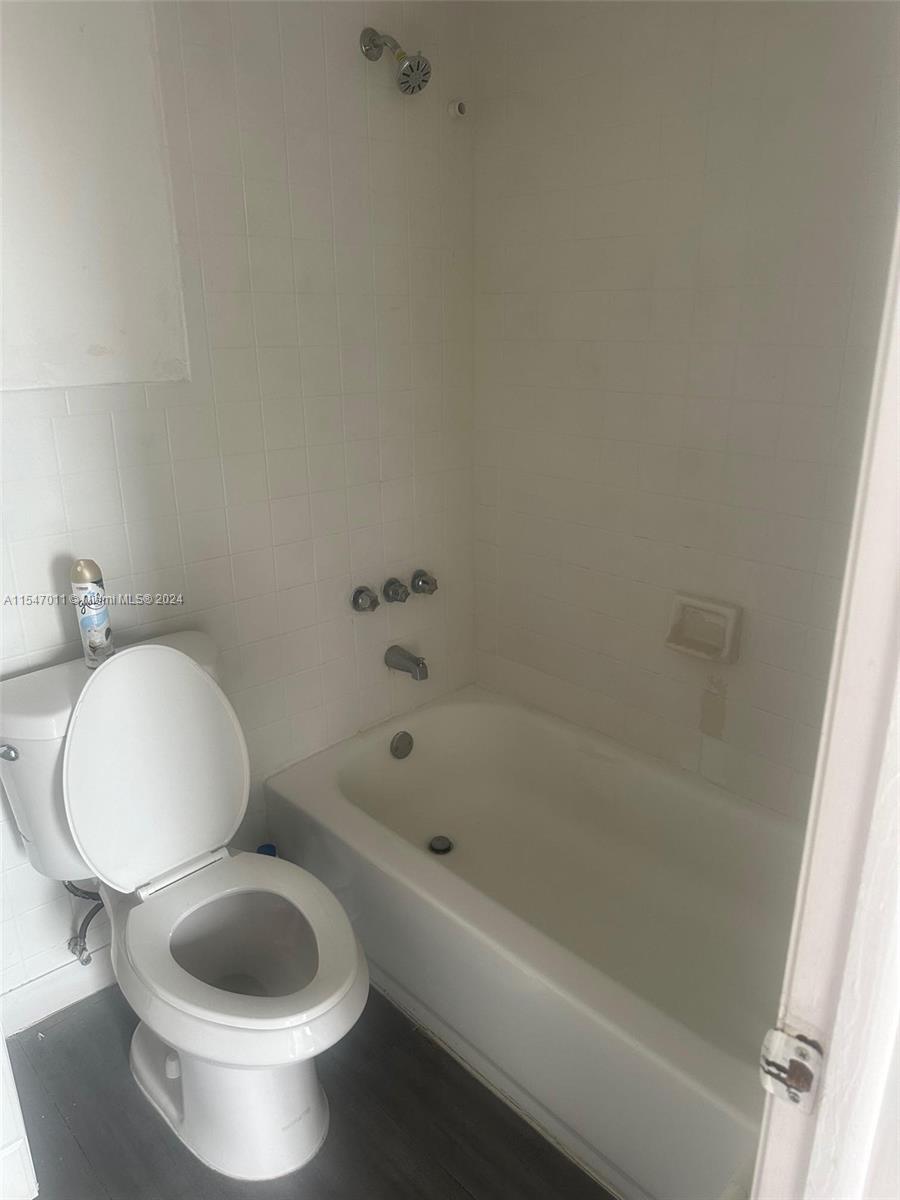 2961 SW 5th St 17, Miami, Florida 33135, 1 Bedroom Bedrooms, ,1 BathroomBathrooms,Residentiallease,For Rent,2961 SW 5th St 17,A11547011