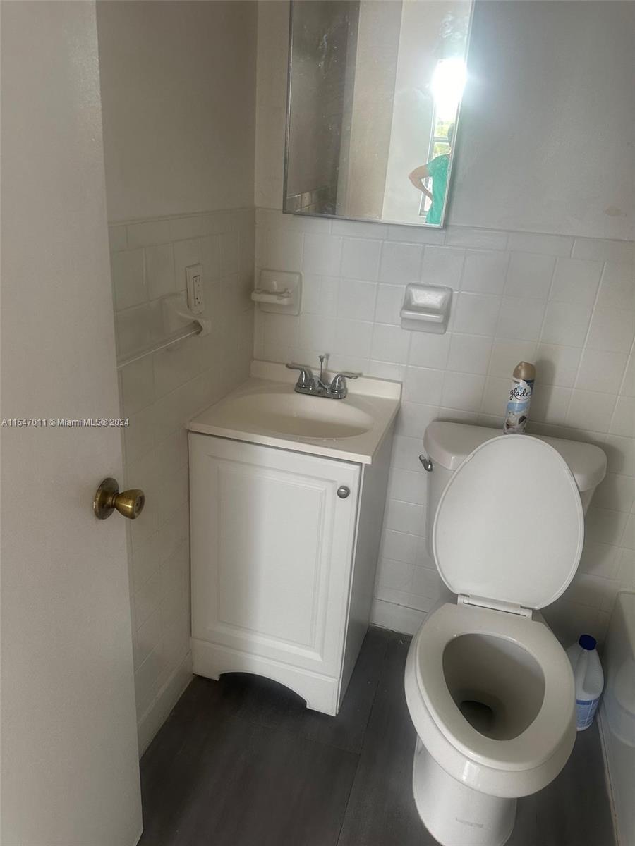 2961 SW 5th St 17, Miami, Florida 33135, 1 Bedroom Bedrooms, ,1 BathroomBathrooms,Residentiallease,For Rent,2961 SW 5th St 17,A11547011