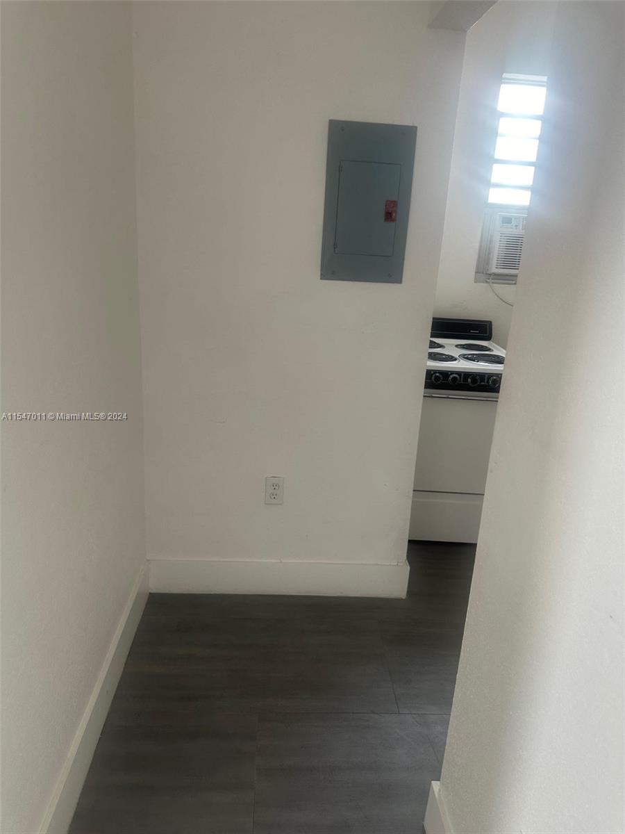 2961 SW 5th St 17, Miami, Florida 33135, 1 Bedroom Bedrooms, ,1 BathroomBathrooms,Residentiallease,For Rent,2961 SW 5th St 17,A11547011