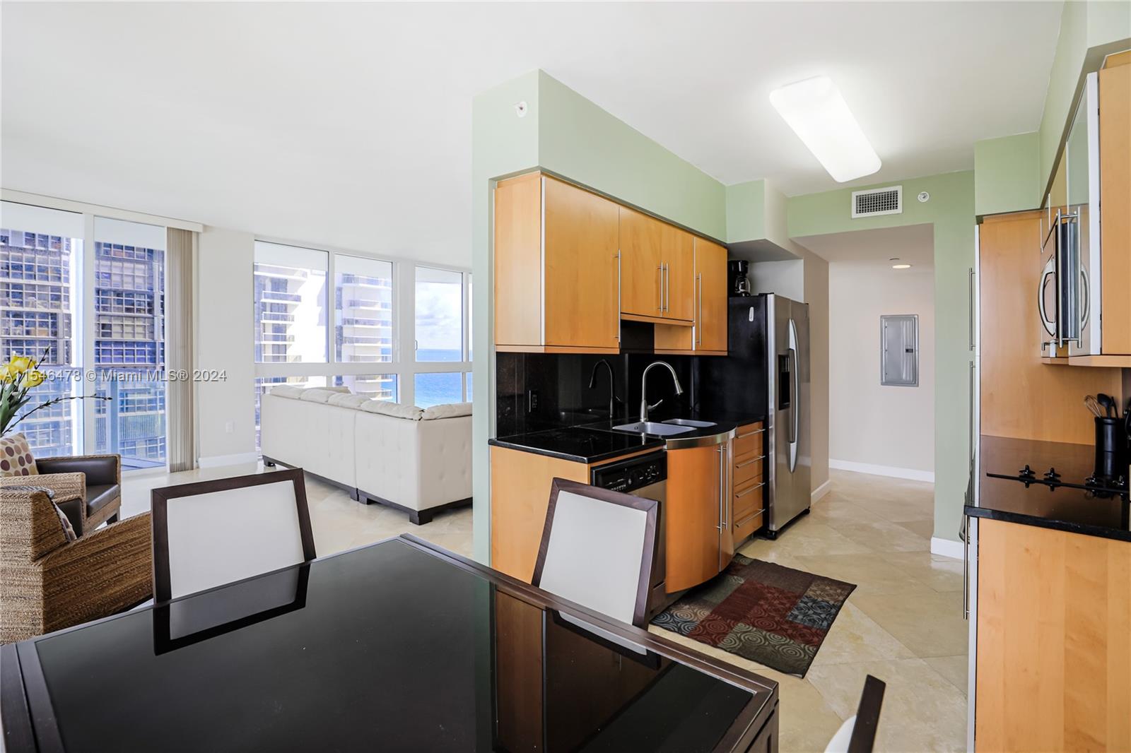 6365 Collins Ave 1408, Miami Beach, Florida 33141, 2 Bedrooms Bedrooms, ,2 BathroomsBathrooms,Residential,For Sale,6365 Collins Ave 1408,A11546478