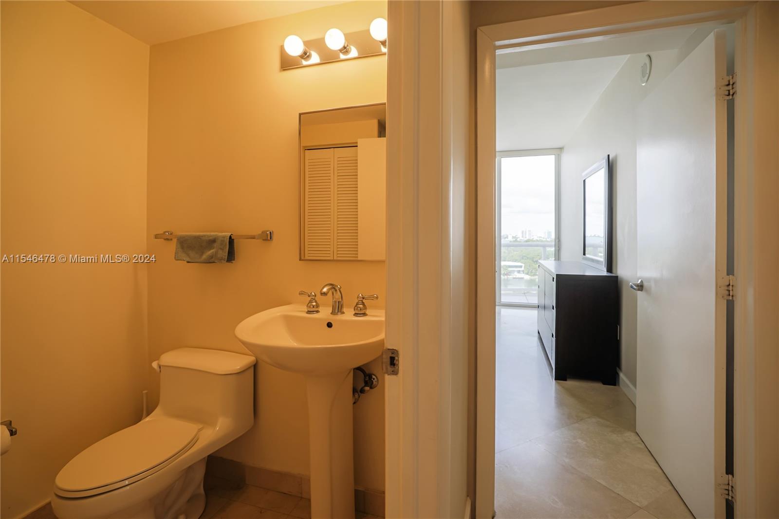 6365 Collins Ave 1408, Miami Beach, Florida 33141, 2 Bedrooms Bedrooms, ,2 BathroomsBathrooms,Residential,For Sale,6365 Collins Ave 1408,A11546478