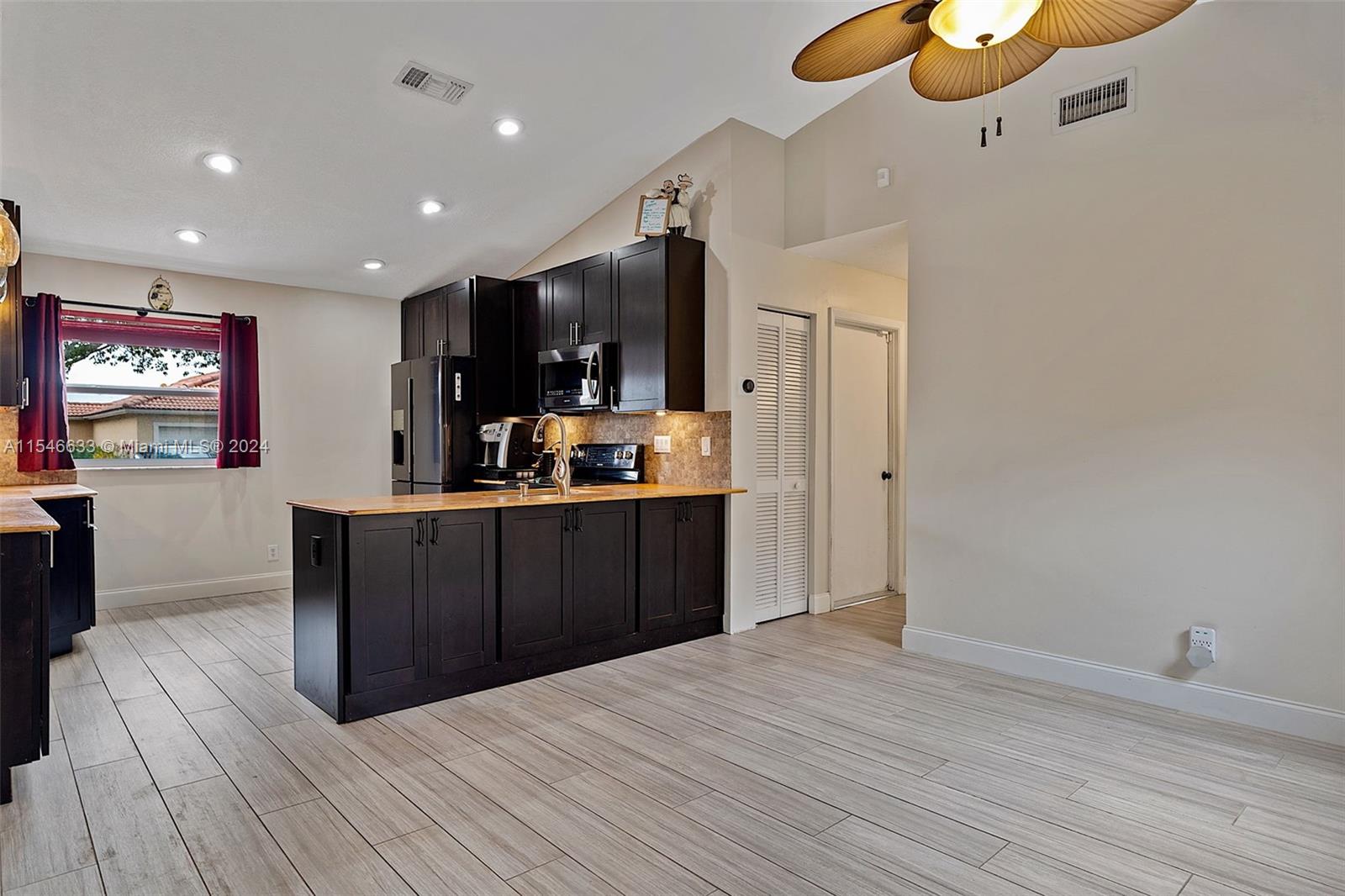 17352 NW 6th Ct, Pembroke Pines, Florida 33029, 2 Bedrooms Bedrooms, ,2 BathroomsBathrooms,Residential,For Sale,17352 NW 6th Ct,A11546633