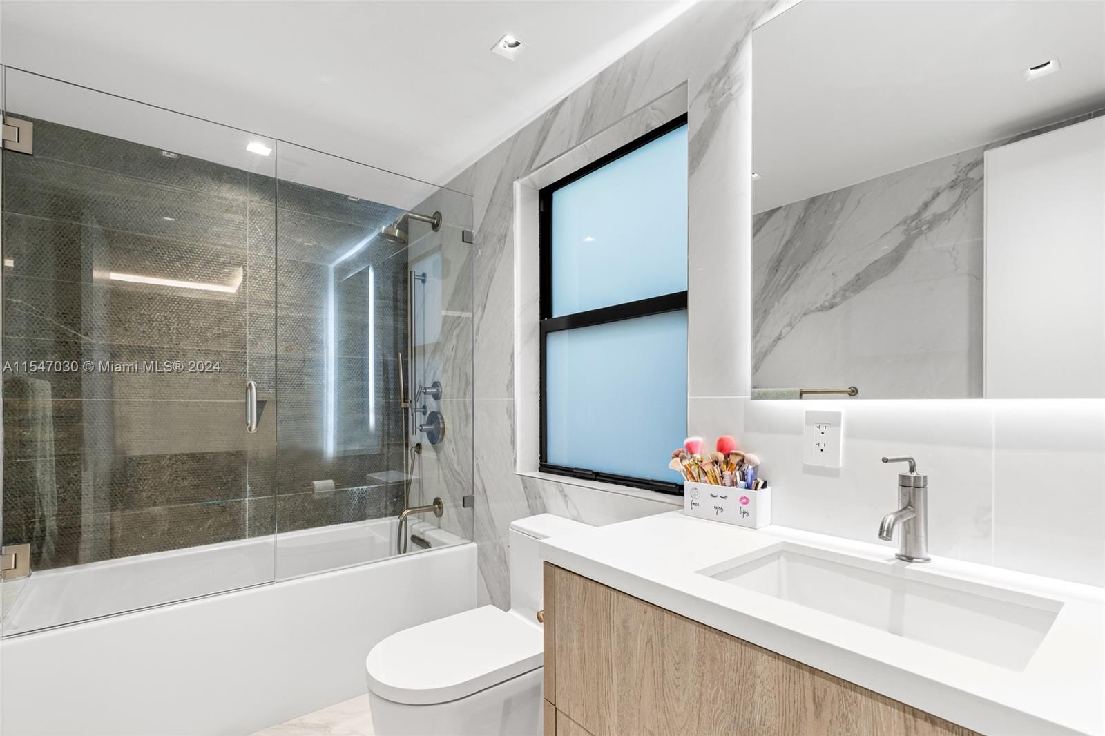 250 S Hibiscus Dr, Miami Beach, Florida 33139, 4 Bedrooms Bedrooms, ,4 BathroomsBathrooms,Residentiallease,For Rent,250 S Hibiscus Dr,A11547030