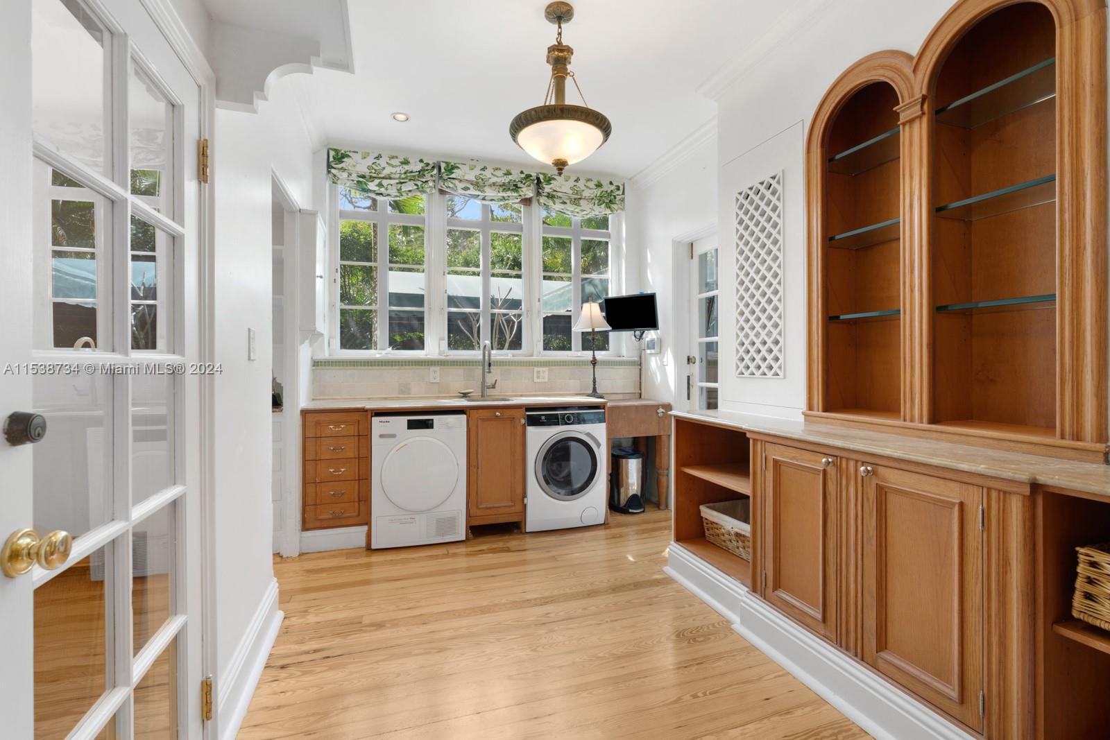 3685 Royal Palm Ave, Miami, FL, 33133 United States, 3 Bedrooms Bedrooms, ,2 BathroomsBathrooms,Residential,For Sale,Royal Palm Ave,A11538734