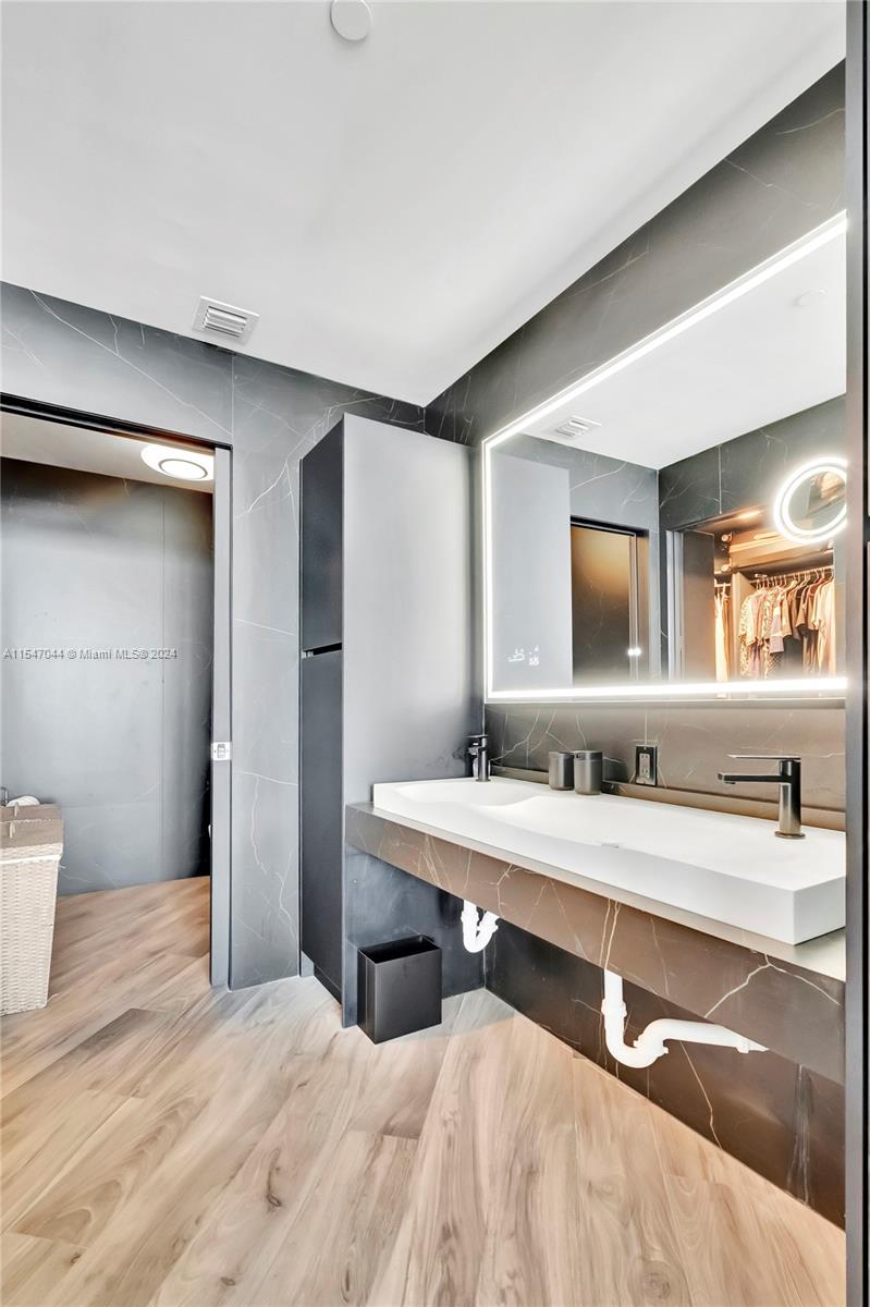 2020 N Bayshore Dr 3408, Miami, Florida 33137, 2 Bedrooms Bedrooms, ,2 BathroomsBathrooms,Residentiallease,For Rent,2020 N Bayshore Dr 3408,A11547044