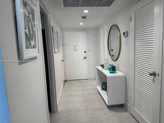 5401 Collins Ave 909, Miami Beach, Florida 33140, 1 Bedroom Bedrooms, ,1 BathroomBathrooms,Residentiallease,For Rent,5401 Collins Ave 909,A11532571
