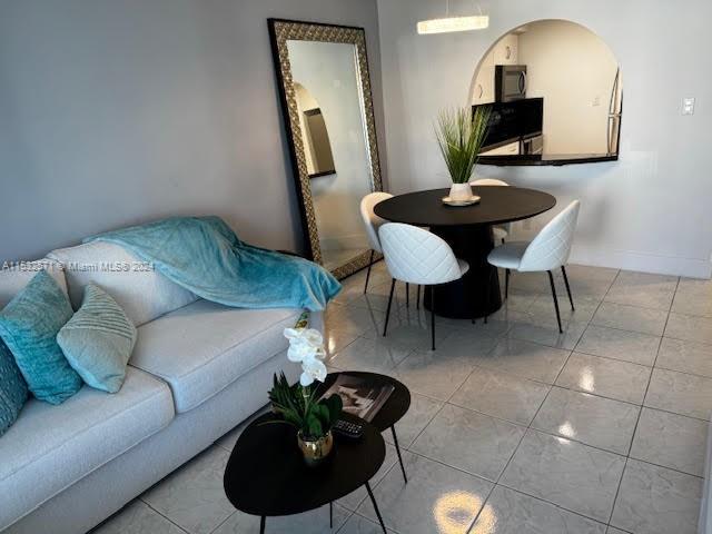5401 Collins Ave 909, Miami Beach, Florida 33140, 1 Bedroom Bedrooms, ,1 BathroomBathrooms,Residentiallease,For Rent,5401 Collins Ave 909,A11532571
