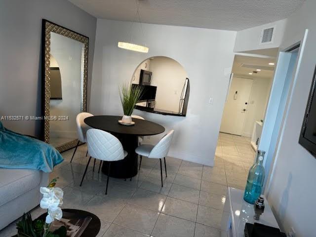 5401 Collins Ave 909, Miami Beach, Florida 33140, 1 Bedroom Bedrooms, ,1 BathroomBathrooms,Residentiallease,For Rent,5401 Collins Ave 909,A11532571