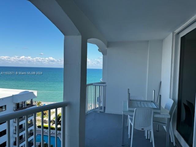 5401 Collins Ave 909, Miami Beach, Florida 33140, 1 Bedroom Bedrooms, ,1 BathroomBathrooms,Residentiallease,For Rent,5401 Collins Ave 909,A11532571