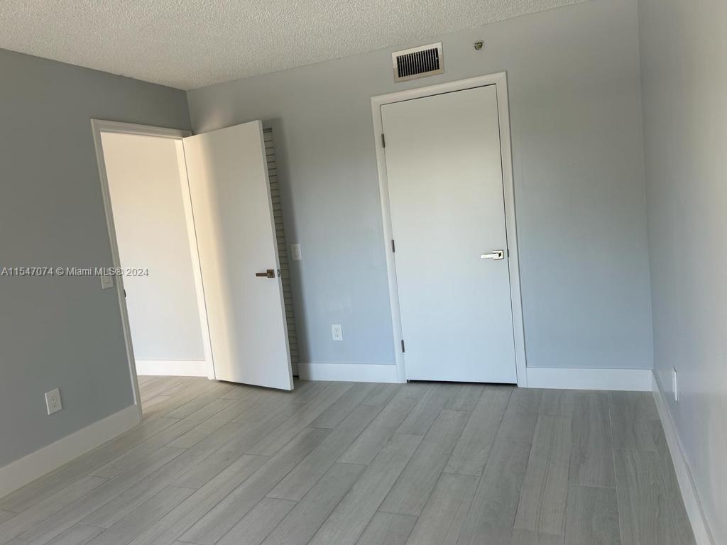 440 S Park Rd 4-207, Hollywood, Florida 33021, 3 Bedrooms Bedrooms, ,2 BathroomsBathrooms,Residentiallease,For Rent,440 S Park Rd 4-207,A11547074