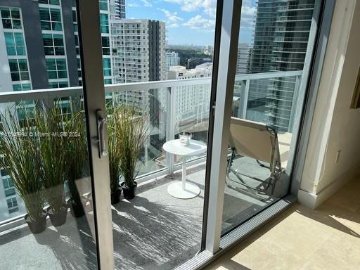 Amazing Studio, model unit, professionally designed, nice view. Central location in the heart of Brickell. TOP of the line amenitities, pool lounge, chairs, cabana, gym, spa & sauna, and much more available on site.