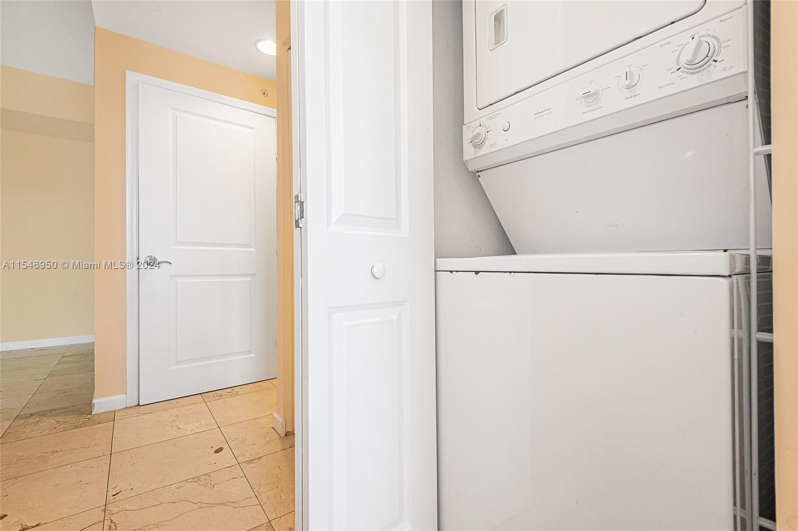 7900 Harbor Island Dr 618, North Bay Village, Florida 33141, 2 Bedrooms Bedrooms, ,2 BathroomsBathrooms,Residentiallease,For Rent,7900 Harbor Island Dr 618,A11546950