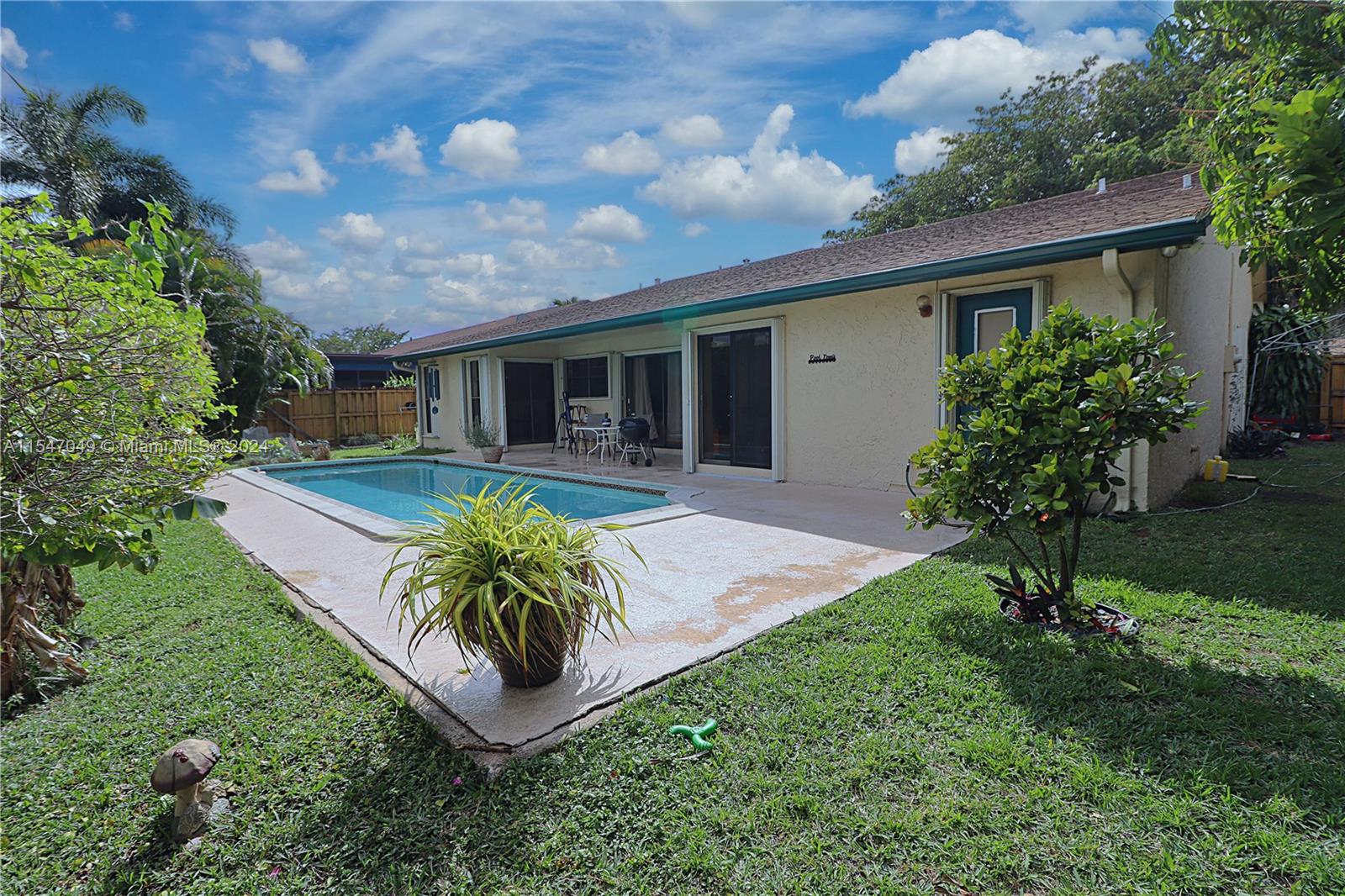 2301 101st Ter, Pembroke Pines, FL, 33026 United States, 3 Bedrooms Bedrooms, ,2 BathroomsBathrooms,Residential,For Sale,101st Ter,A11547049