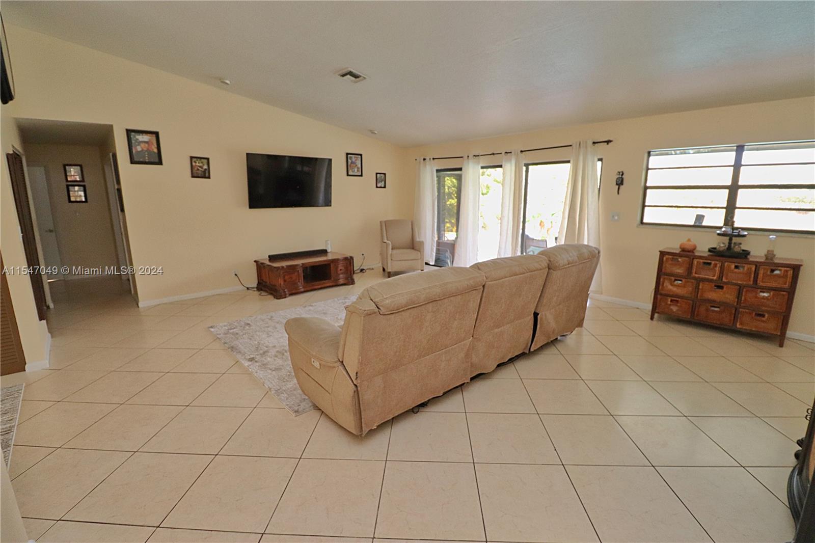 2301 101st Ter, Pembroke Pines, FL, 33026 United States, 3 Bedrooms Bedrooms, ,2 BathroomsBathrooms,Residential,For Sale,101st Ter,A11547049