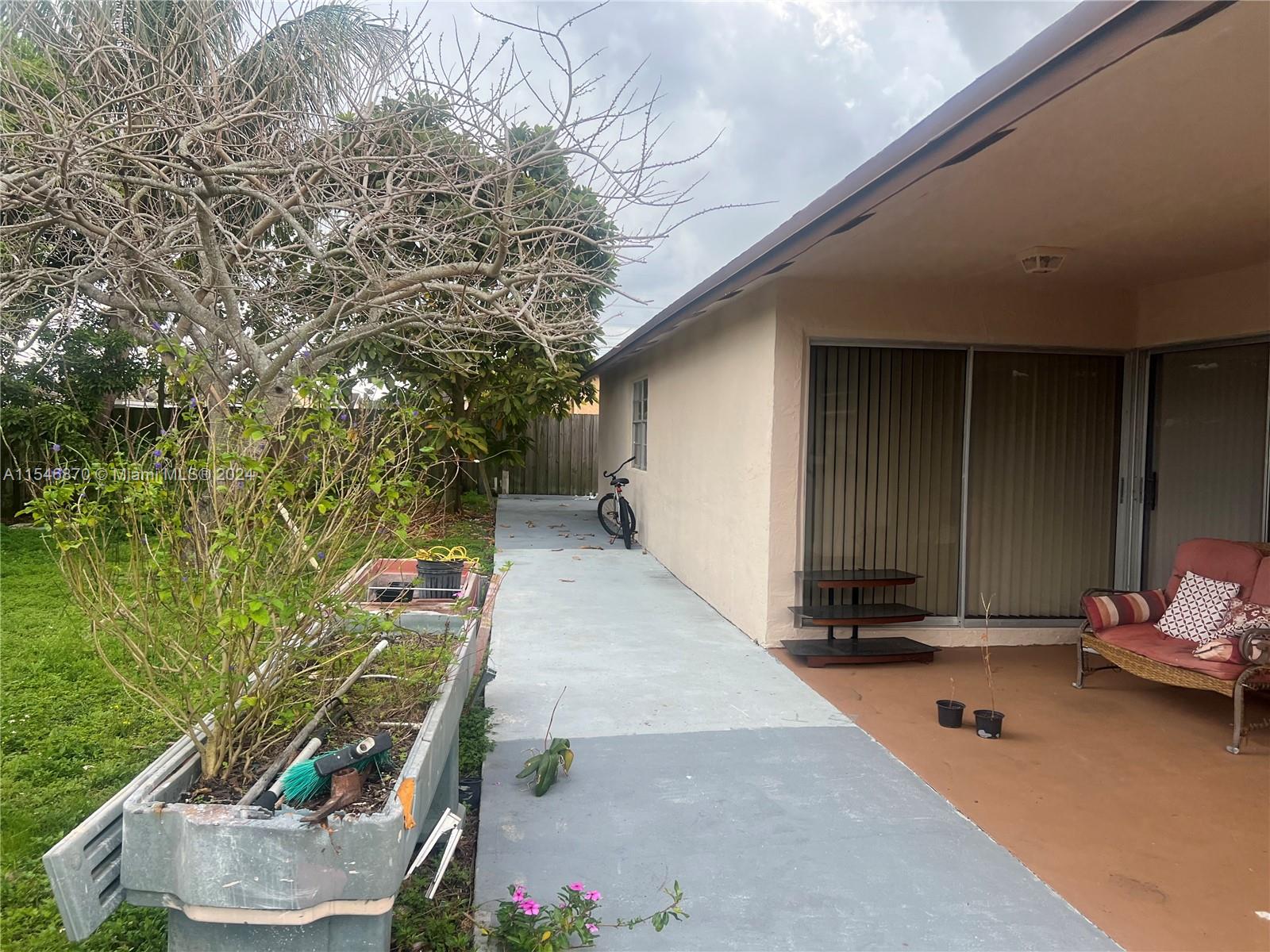 25935 SW 123rd Ave, Homestead, Florida 33032, 4 Bedrooms Bedrooms, ,3 BathroomsBathrooms,Residential,For Sale,25935 SW 123rd Ave,A11546870