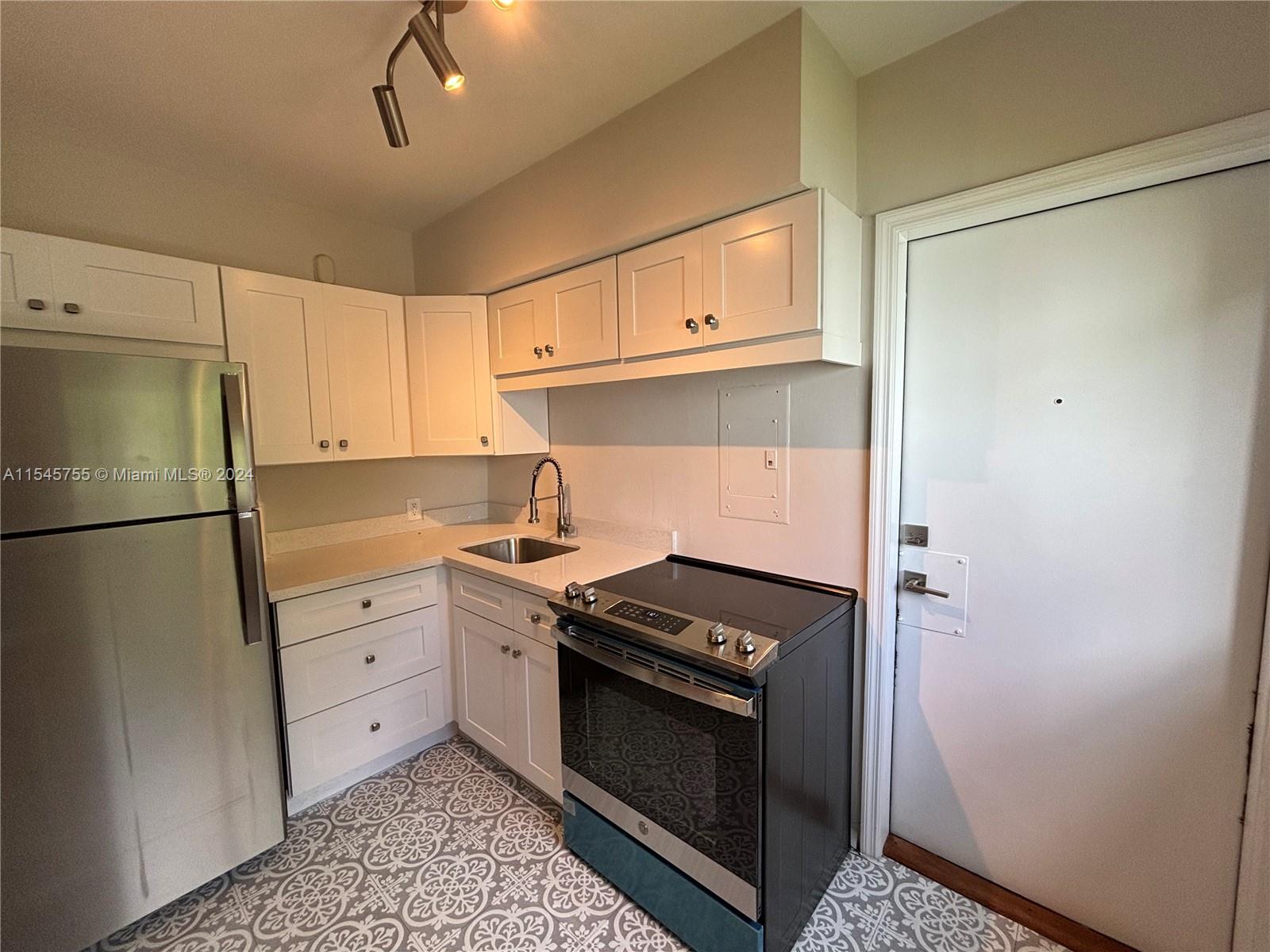 5601 SW 78th St 3, Miami, Florida 33143, 2 Bedrooms Bedrooms, ,1 BathroomBathrooms,Residentiallease,For Rent,5601 SW 78th St 3,A11545755