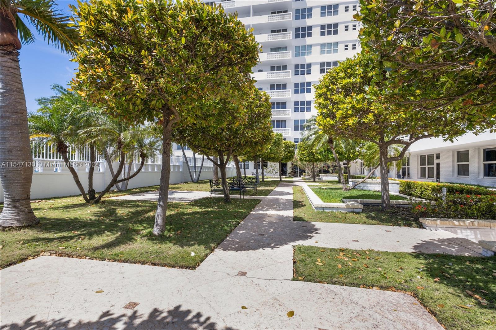 4747 Collins Ave PH04, Miami Beach, Florida 33140, ,1 BathroomBathrooms,Residentiallease,For Rent,4747 Collins Ave PH04,A11547130