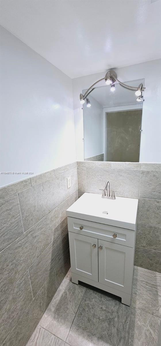 1100 Pine Dr 106, Pompano Beach, Florida 33060, 2 Bedrooms Bedrooms, ,2 BathroomsBathrooms,Residentiallease,For Rent,1100 Pine Dr 106,A11546670