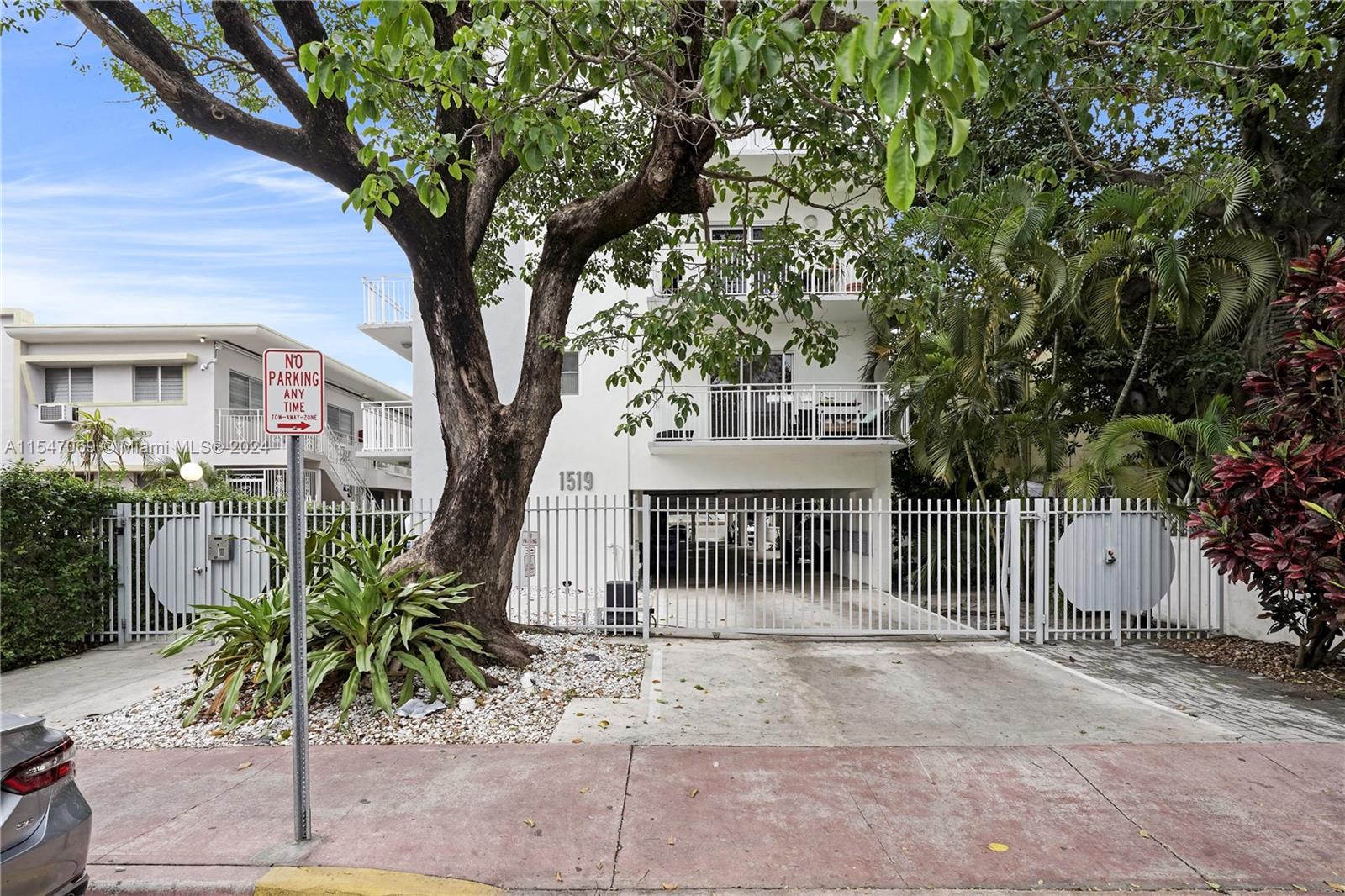 1519 Drexel Ave 403, Miami Beach, Florida 33139, 1 Bedroom Bedrooms, ,1 BathroomBathrooms,Residential,For Sale,1519 Drexel Ave 403,A11547069