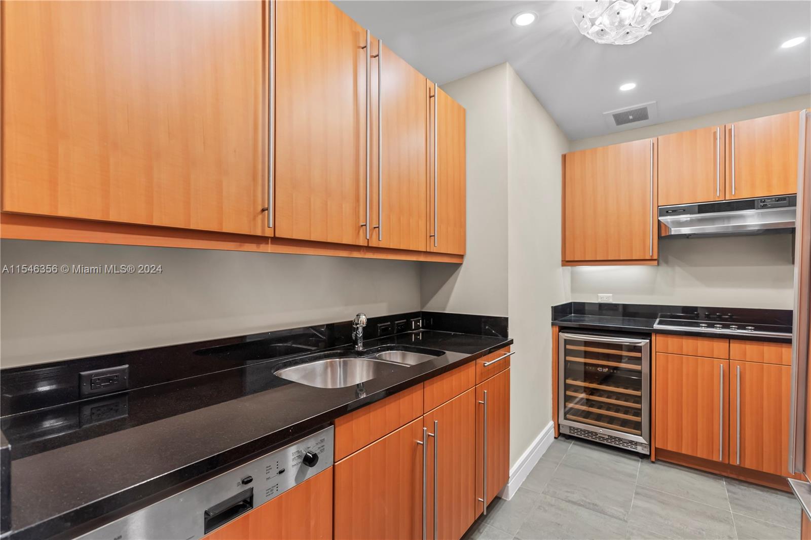 1425 Brickell Ave 44D, Miami, Florida 33131, 1 Bedroom Bedrooms, ,2 BathroomsBathrooms,Residentiallease,For Rent,1425 Brickell Ave 44D,A11546356