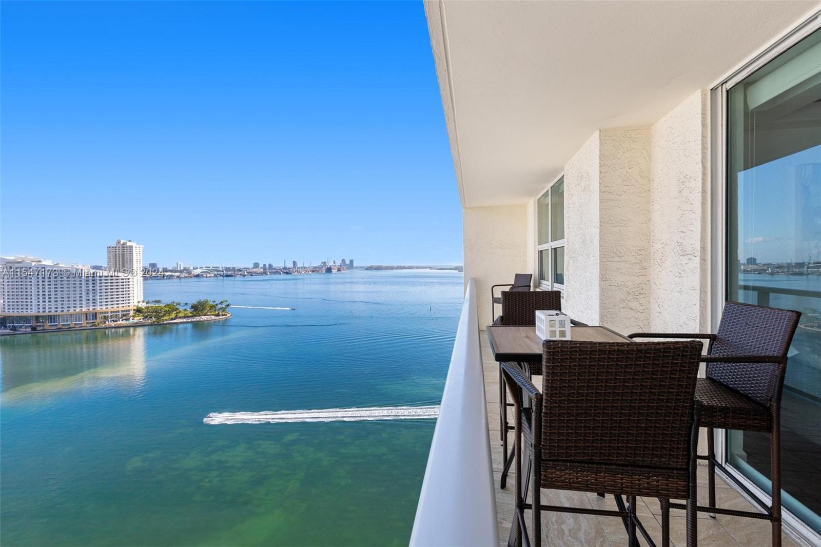 1155 Brickell Bay Dr 2204, Miami, Florida 33131, 3 Bedrooms Bedrooms, ,2 BathroomsBathrooms,Residentiallease,For Rent,1155 Brickell Bay Dr 2204,A11547173