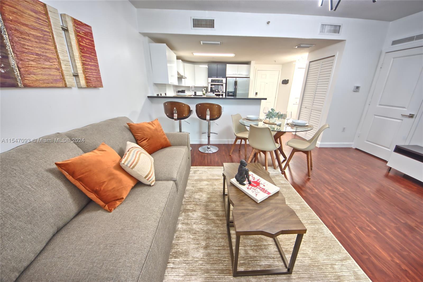 170 SE 14th St 2303, Miami, Florida 33131, 1 Bedroom Bedrooms, ,1 BathroomBathrooms,Residentiallease,For Rent,170 SE 14th St 2303,A11547093