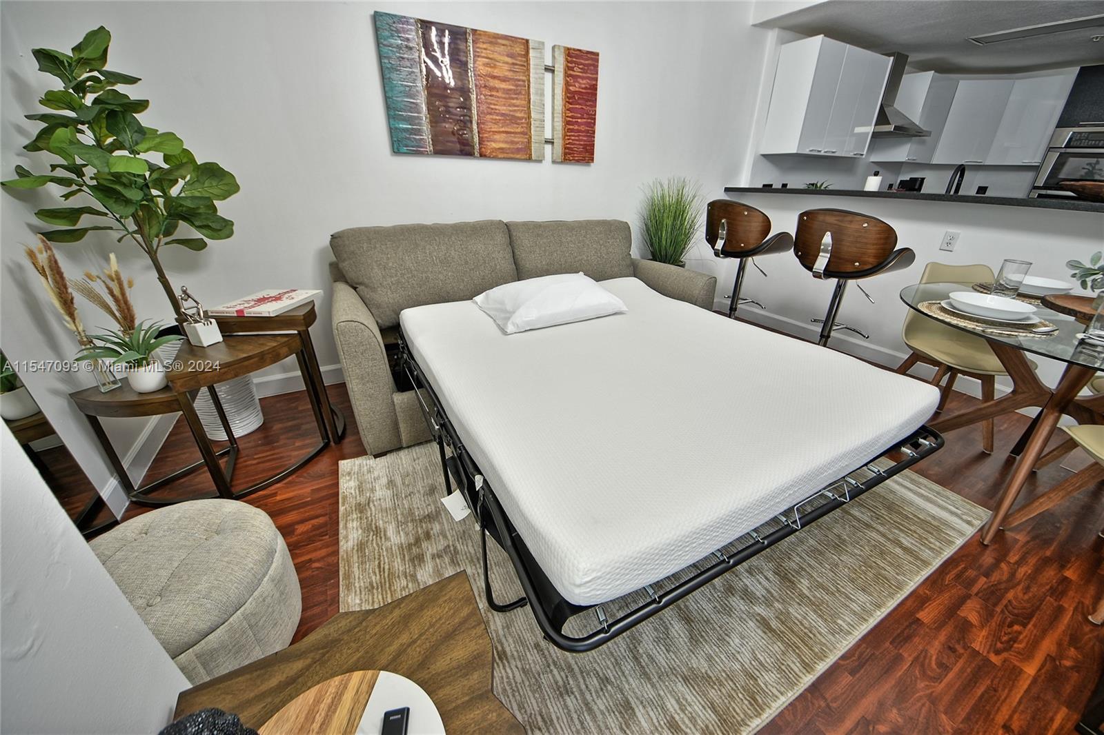 170 SE 14th St 2303, Miami, Florida 33131, 1 Bedroom Bedrooms, ,1 BathroomBathrooms,Residentiallease,For Rent,170 SE 14th St 2303,A11547093