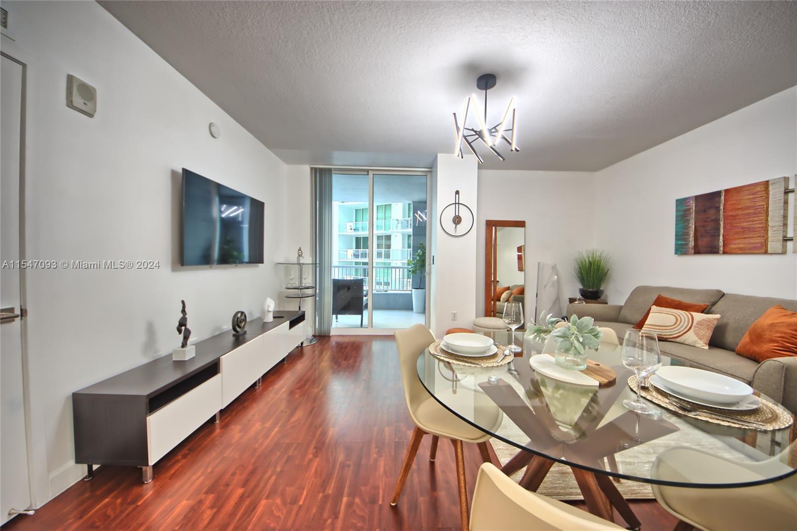 170 SE 14th St 2303, Miami, Florida 33131, 1 Bedroom Bedrooms, ,1 BathroomBathrooms,Residentiallease,For Rent,170 SE 14th St 2303,A11547093