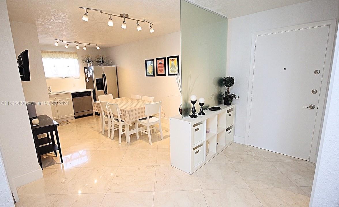 1750 James Ave 5D, Miami Beach, Florida 33139, 1 Bedroom Bedrooms, ,2 BathroomsBathrooms,Residentiallease,For Rent,1750 James Ave 5D,A11545688