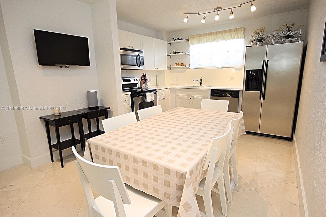 1750 James Ave 5D, Miami Beach, Florida 33139, 1 Bedroom Bedrooms, ,2 BathroomsBathrooms,Residentiallease,For Rent,1750 James Ave 5D,A11545688