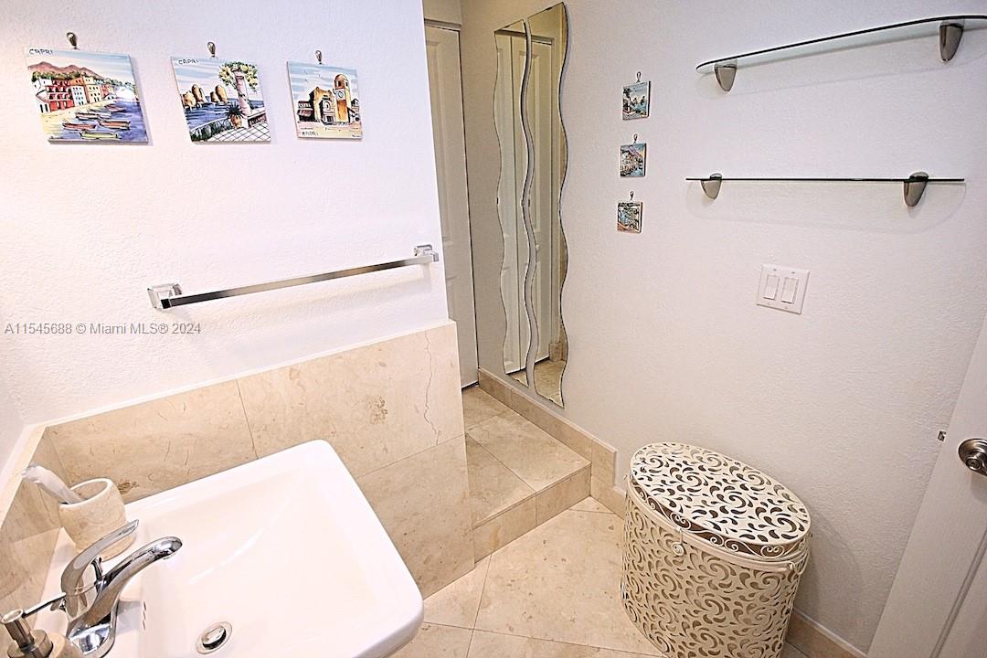 1750 James Ave 5D, Miami Beach, Florida 33139, 1 Bedroom Bedrooms, ,2 BathroomsBathrooms,Residentiallease,For Rent,1750 James Ave 5D,A11545688