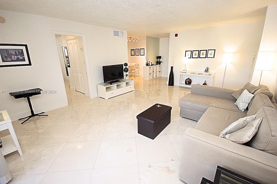 1750 James Ave 5D, Miami Beach, Florida 33139, 1 Bedroom Bedrooms, ,2 BathroomsBathrooms,Residentiallease,For Rent,1750 James Ave 5D,A11545688