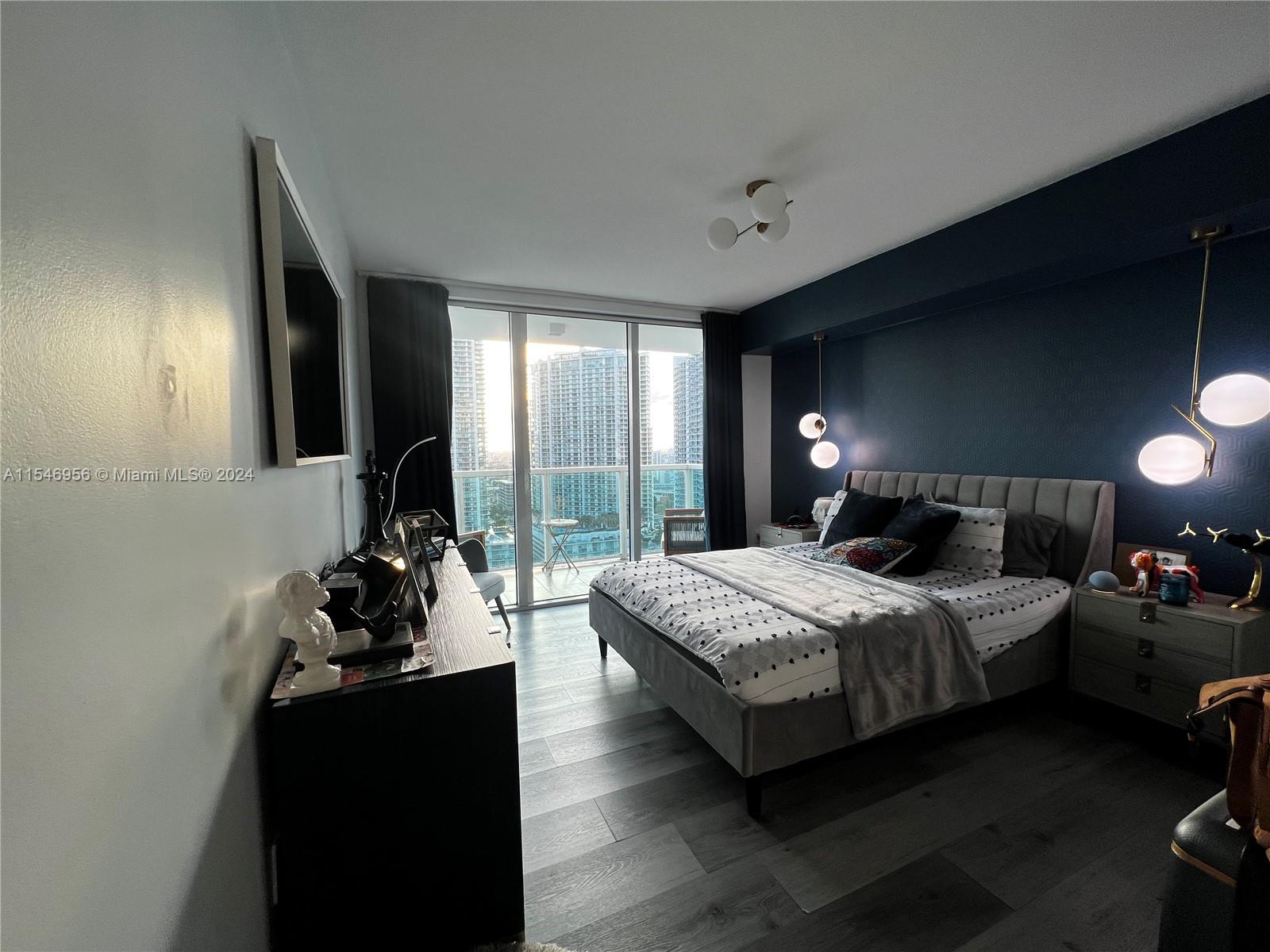 31 SE 5th St 2911, Miami, Florida 33131, 2 Bedrooms Bedrooms, ,2 BathroomsBathrooms,Residentiallease,For Rent,31 SE 5th St 2911,A11546956