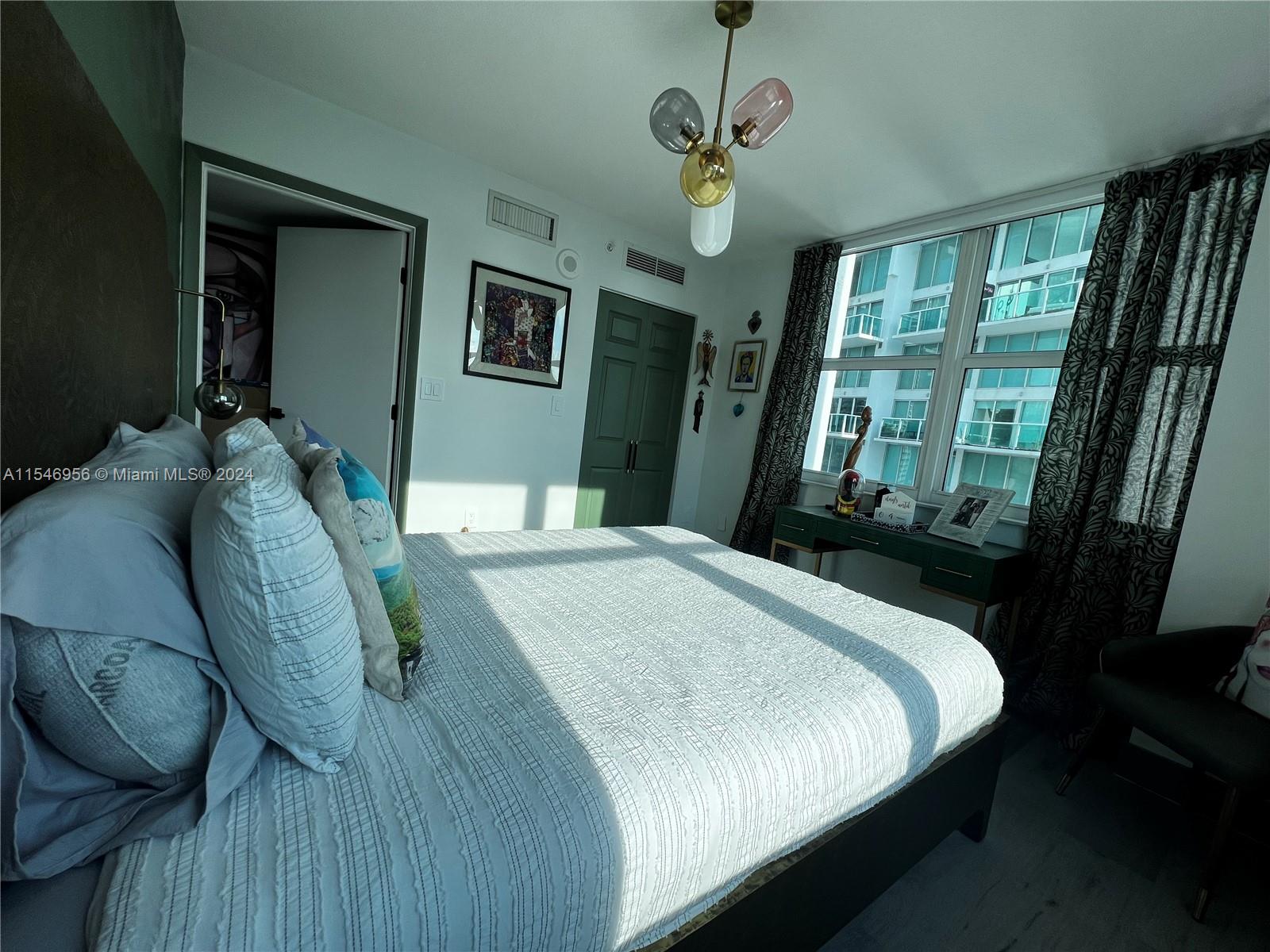 31 SE 5th St 2911, Miami, Florida 33131, 2 Bedrooms Bedrooms, ,2 BathroomsBathrooms,Residentiallease,For Rent,31 SE 5th St 2911,A11546956