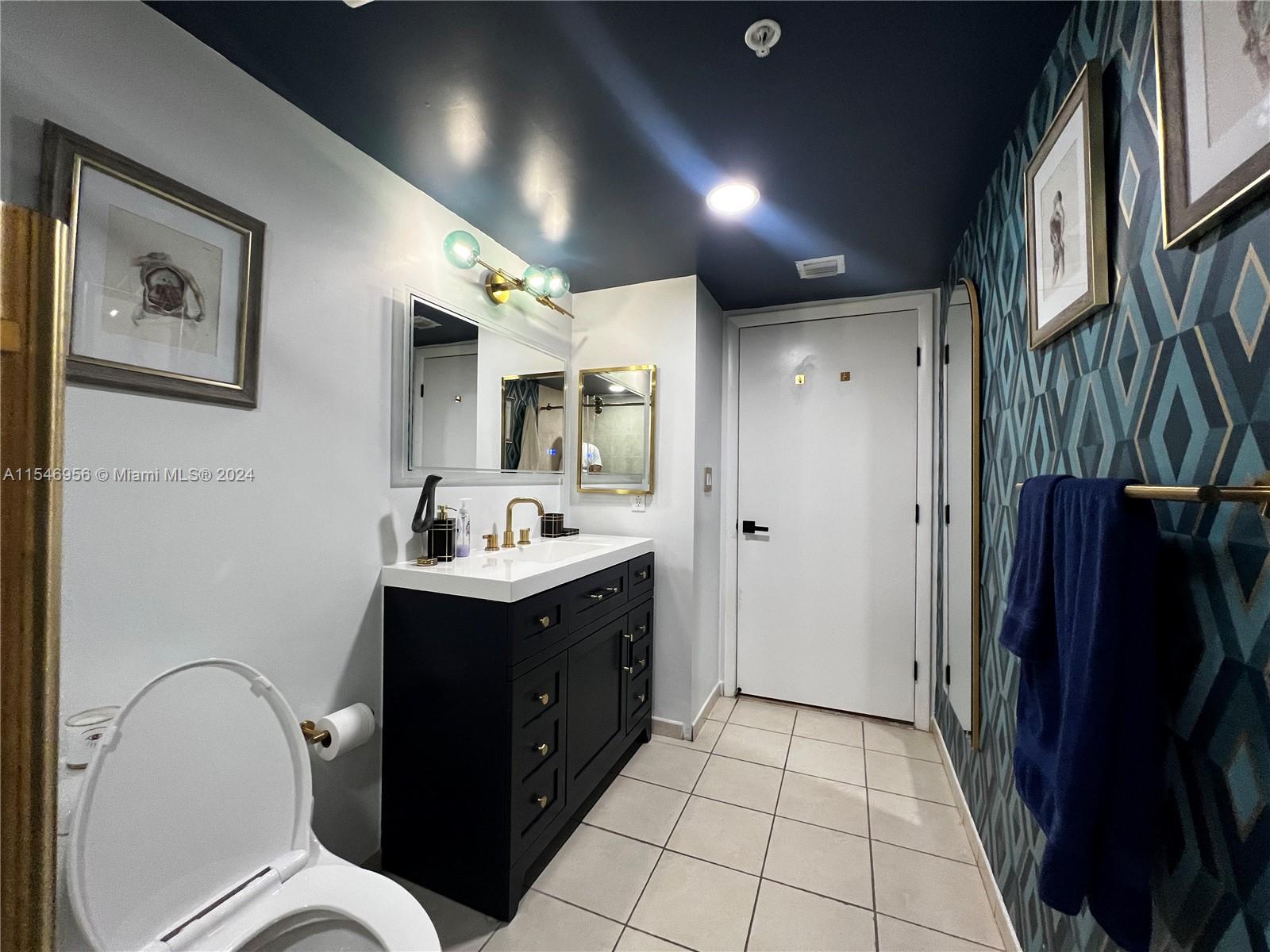31 SE 5th St 2911, Miami, Florida 33131, 2 Bedrooms Bedrooms, ,2 BathroomsBathrooms,Residentiallease,For Rent,31 SE 5th St 2911,A11546956