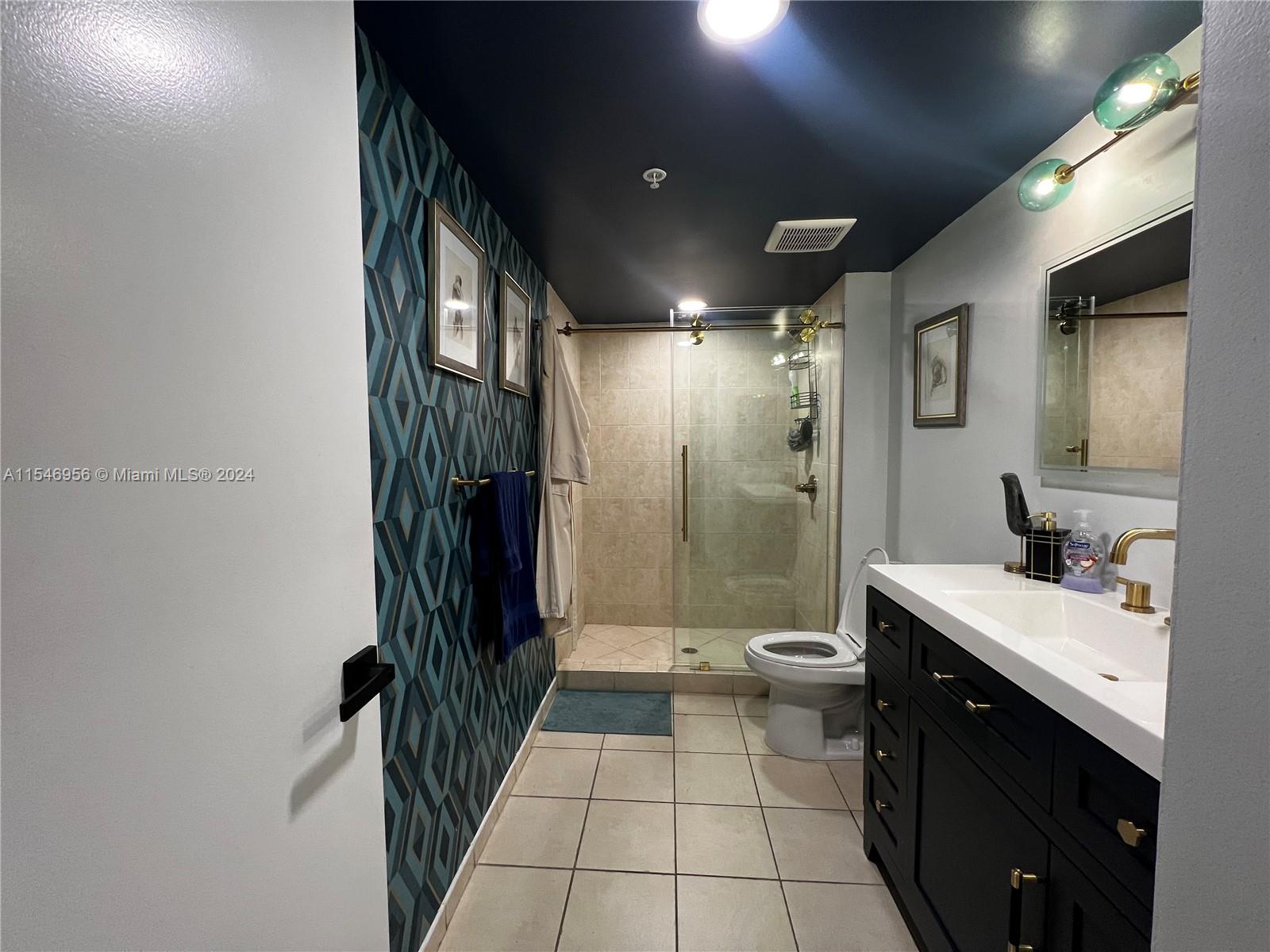 31 SE 5th St 2911, Miami, Florida 33131, 2 Bedrooms Bedrooms, ,2 BathroomsBathrooms,Residentiallease,For Rent,31 SE 5th St 2911,A11546956